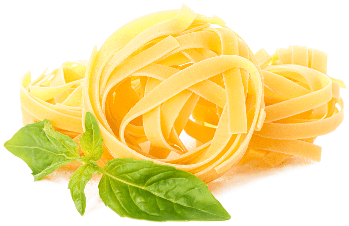 Bandnudeln mit Basilikumblatt